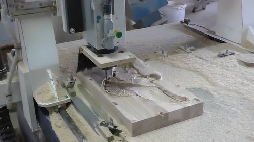 如今這木工機械太先進了,10個工人也干不過一臺機器,太牛了